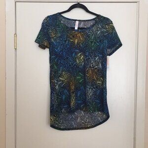 XS Lularoe Classic Tee